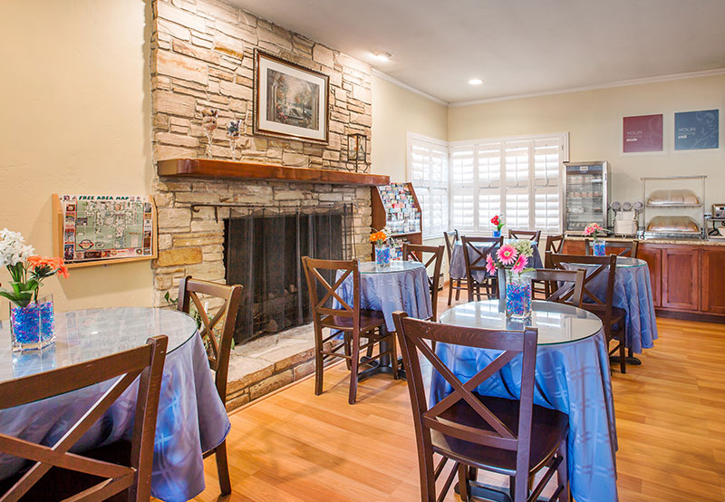 Dining in Comfort Inn Carmel By the Sea, California