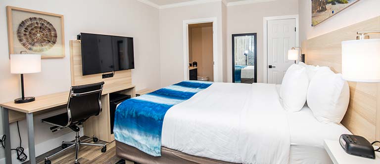 Non Smoking Queen Bed at Comfort Inn Carmel By The Sea, California